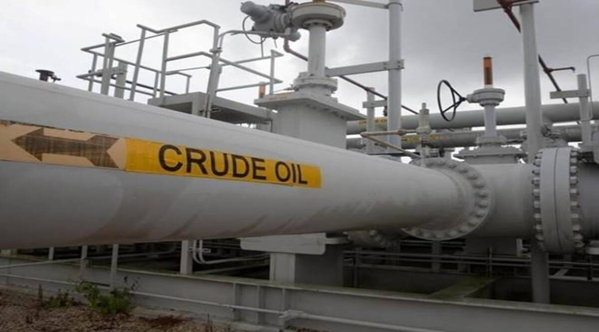 Oil marketing companies make higher margins as crude falls