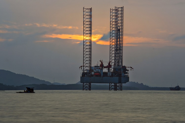 ONGC moves 35 drilling rigs as monsoon approaches India