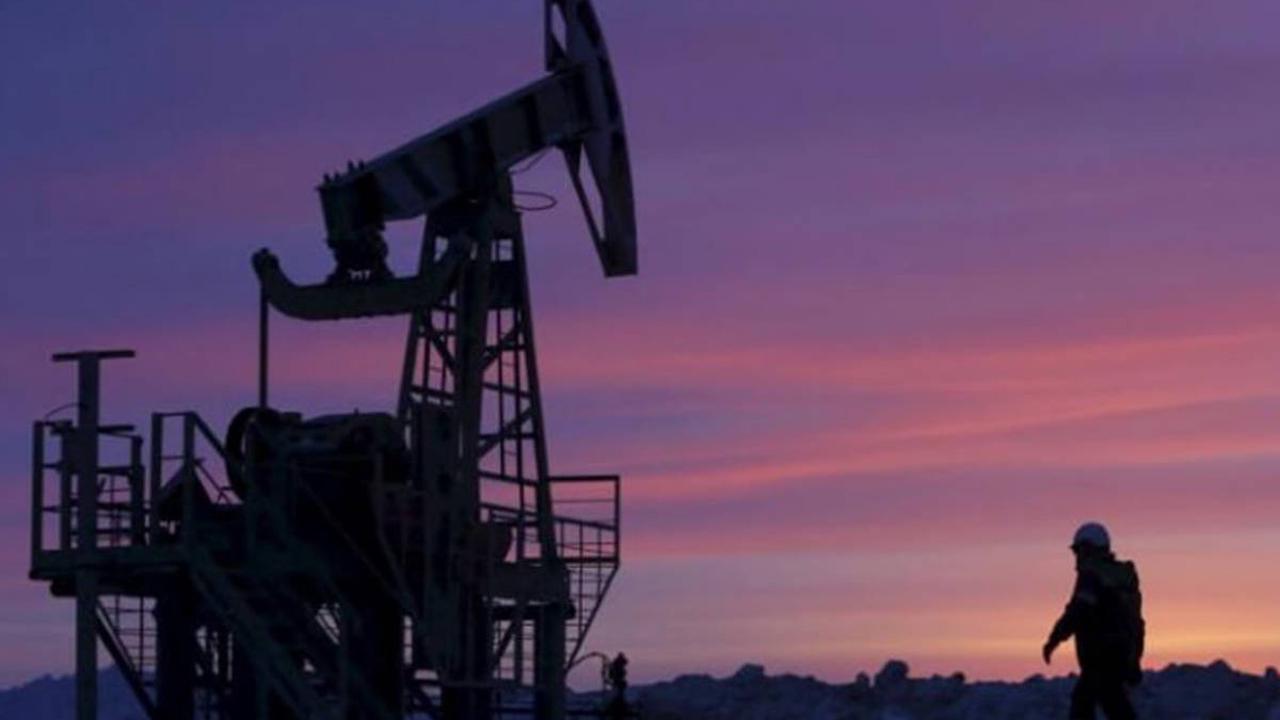 Growing oil demand, shrinking stockpiles push Brent crude past $70