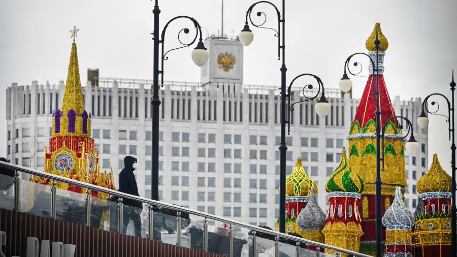 Russia slips into default zone as payment deadline expires
